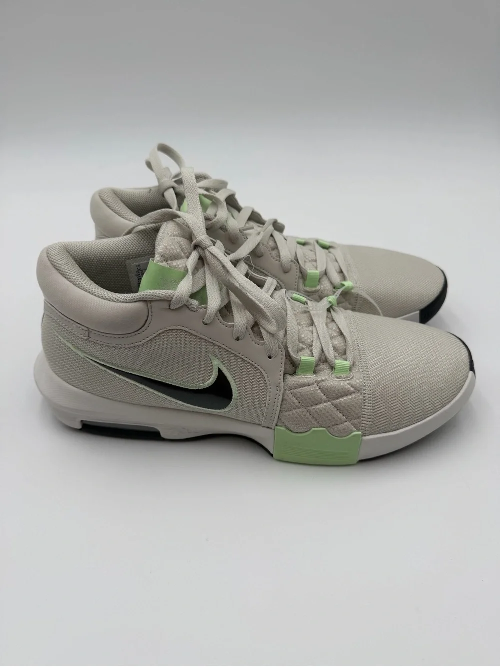 NWT Nike LeBron Witness 8 Sz 12 Men’s